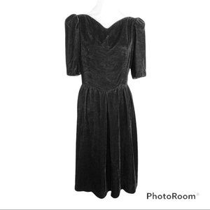 COPY - VTG Kwai Lan Louis Size 12 Black Velvet Puff Sleeve Dress